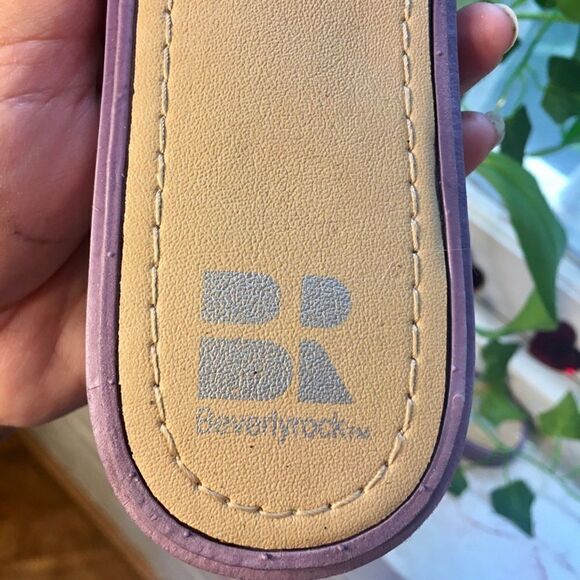 Lilac Slides  - Picture 3 of 4